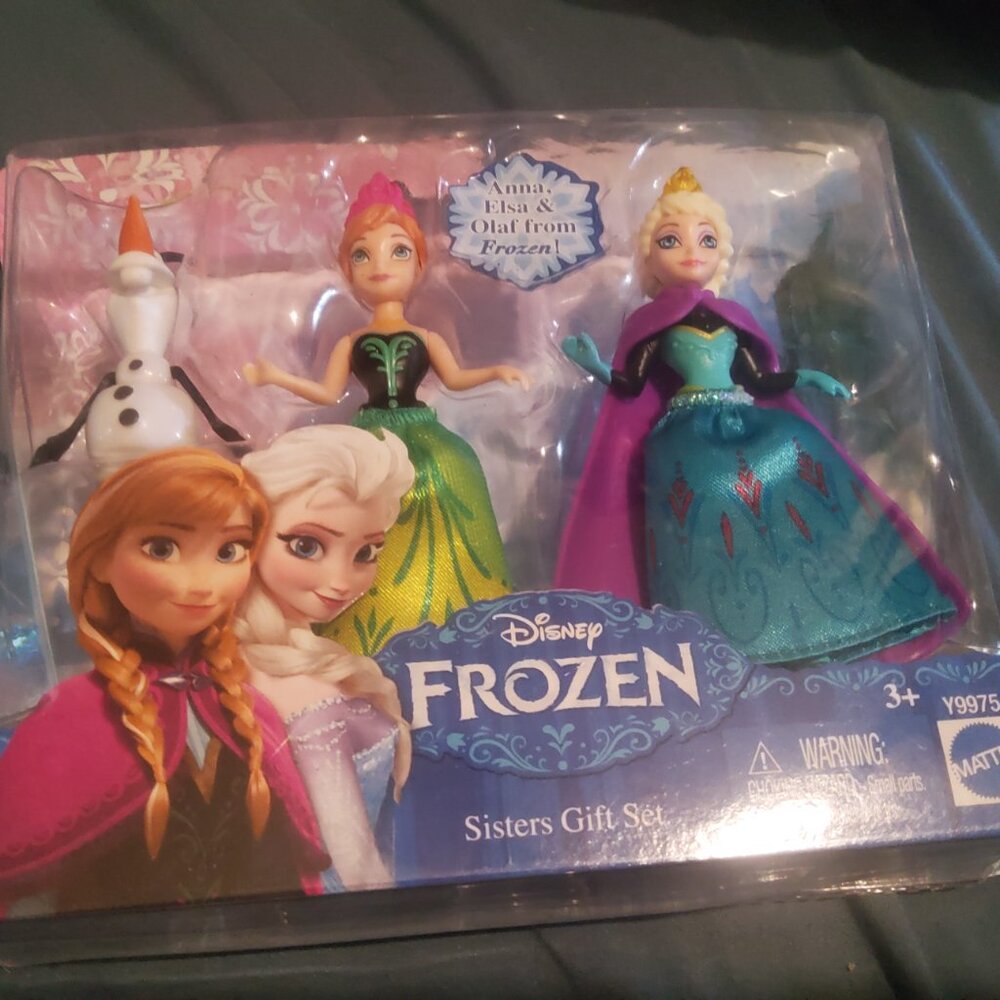 FROZEN SISTERS GIFT SET with OLAF BRAND NEW RETIRED - Picture 8 of 9